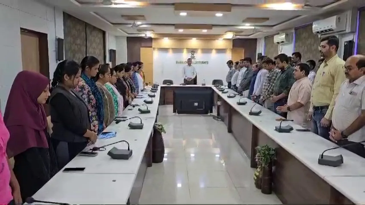 At the Bharuch Collectorate, Collector Gaurang Makwana, along with other officials, paid homage to the Father of the Nation by observing a two-minute silence.