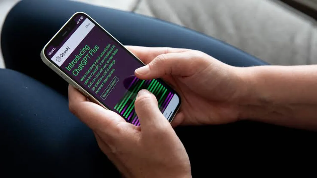 Report: ChatGPT on WhatsApp can now analyse images and understand voice notes