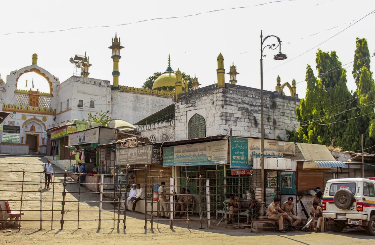 Aurangzeb’s tomb in Chhatrapati Sambhajinagar turns ‘no-drone zone’ 