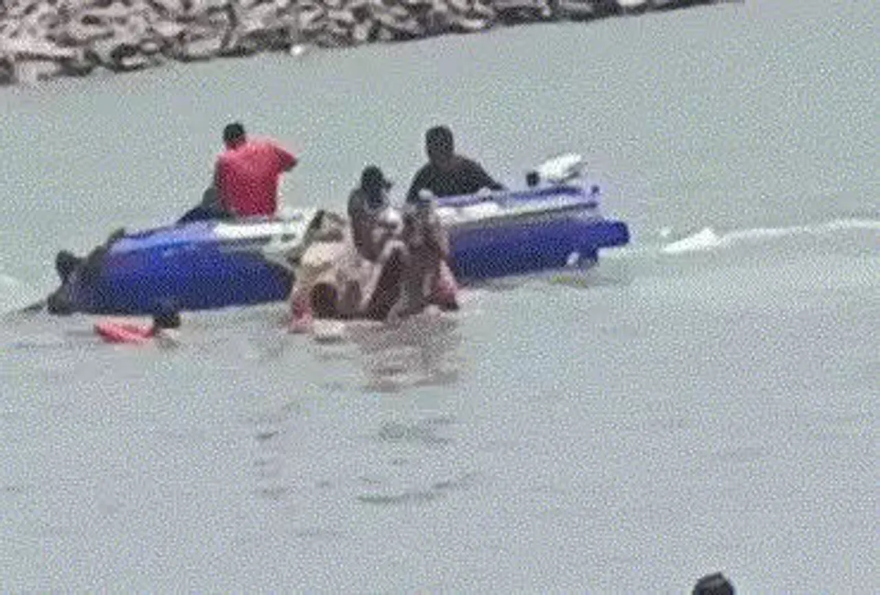 Seven pilgrims drown in Dwarka, one dead, six rescued