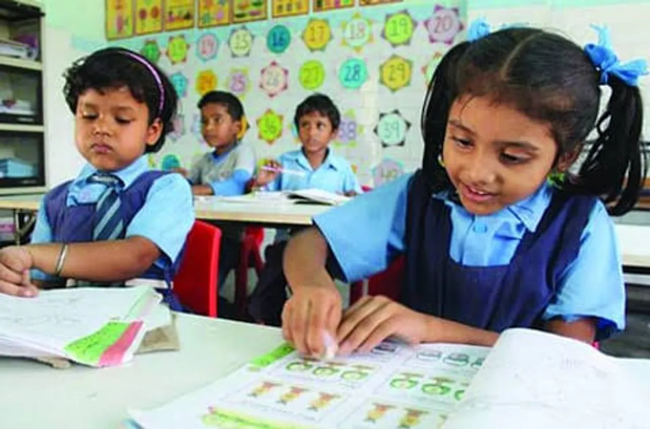 Maharashtra makes Hindi ‘general’ third language in schools
