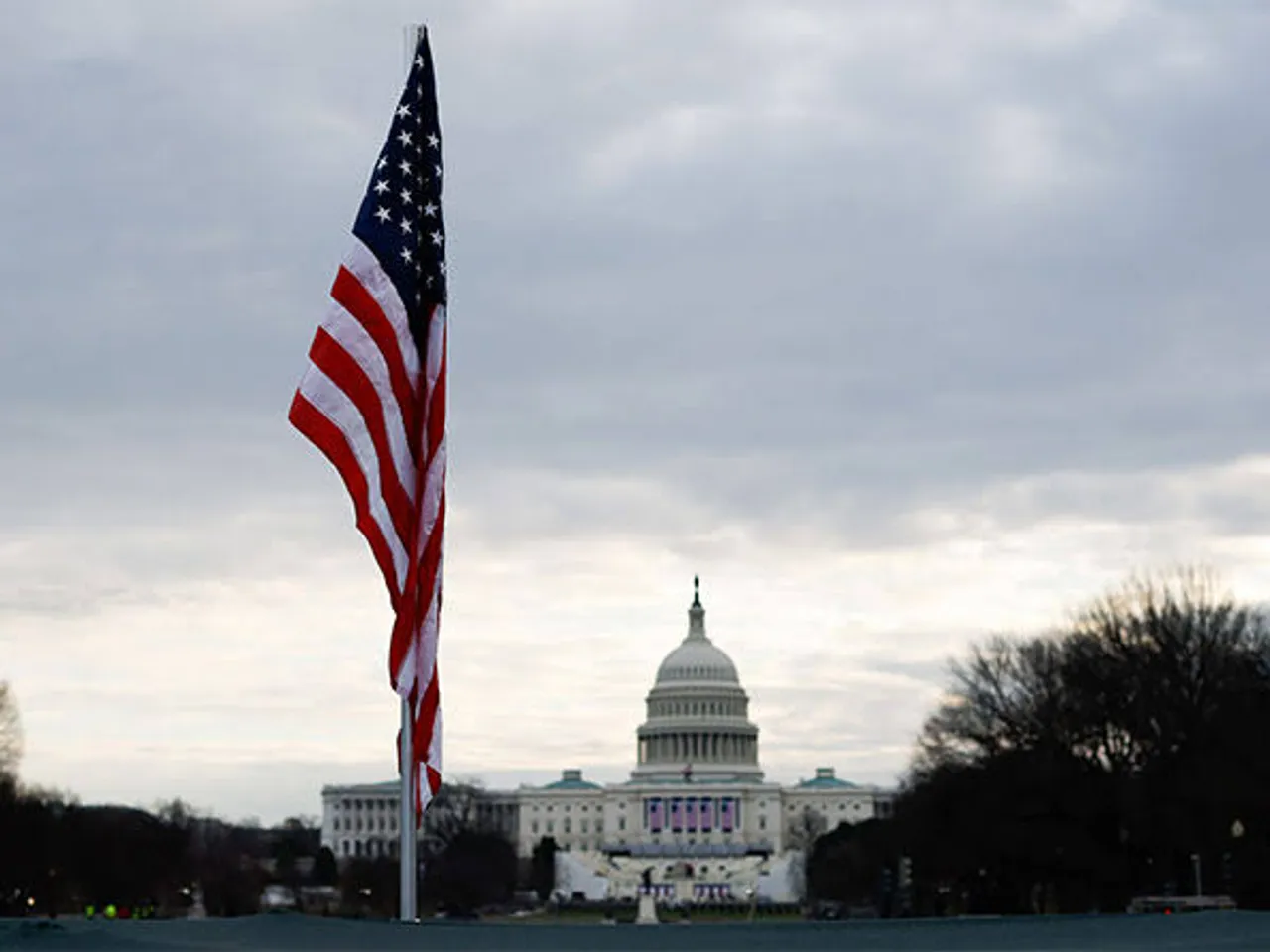 US visa applicants must make social media accounts public for screening