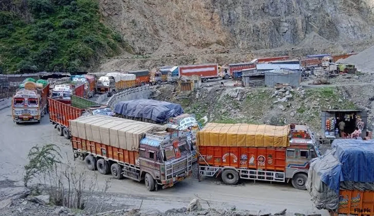 Jammu-Srinagar NHW partially restored, Kishtwar-Sinthan road reopened