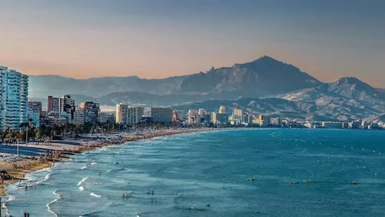 Spain shuts tourist beaches as venomous "Blue Dragons" appear on shores