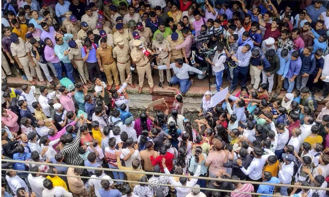 Mumbai sexual abuse protest: Maha govt orders suspension of 3 cops