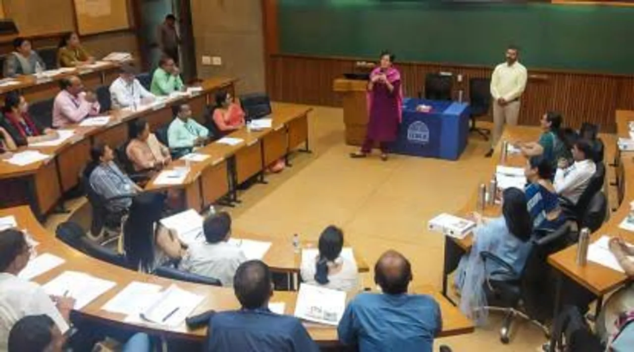 Delhi Mayor, Education Minister interact with MCD school principals after training from IIM Ahmd