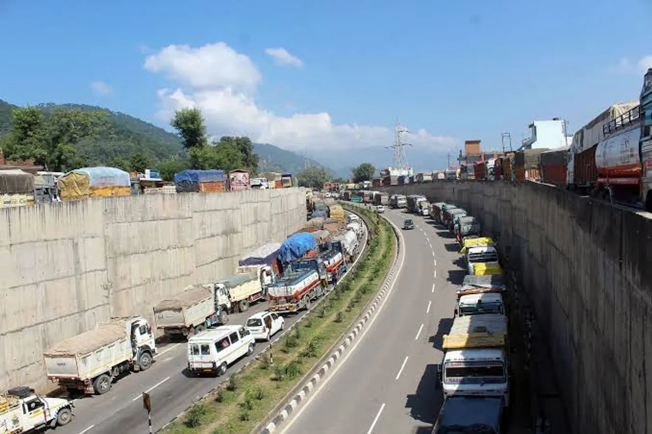 Srinagar-Jammu NH Highway remains open