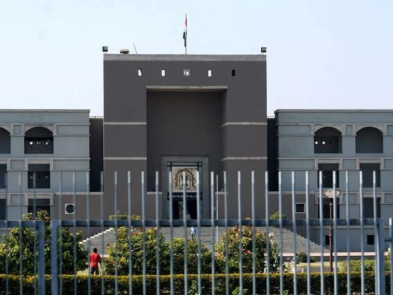 Gujarat HC directs govt to fill vacant supporting staff posts in consumer panels 