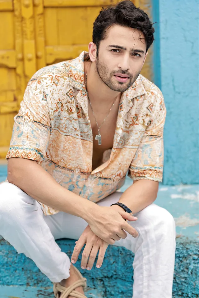 Shaheer Sheikh set to romance two Kriti Sanon’s in Do Patti; Song out now!