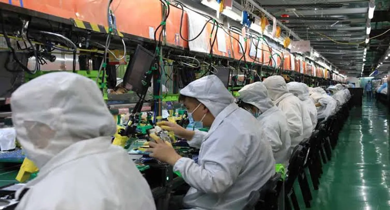 Foxconn Hires 50,000 workers at ‘IPhone City’ to boost production