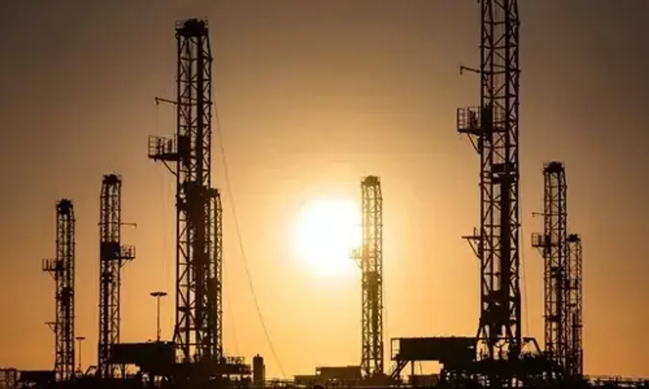 The lease on Sri Lanka's vital WWII oil tank farm with India has been extended for 50 years.