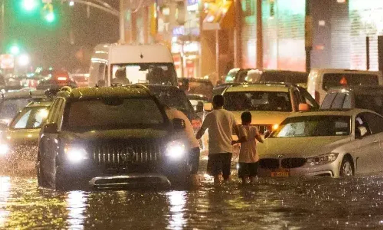41 killed in US from flash flooding & tornadoes
