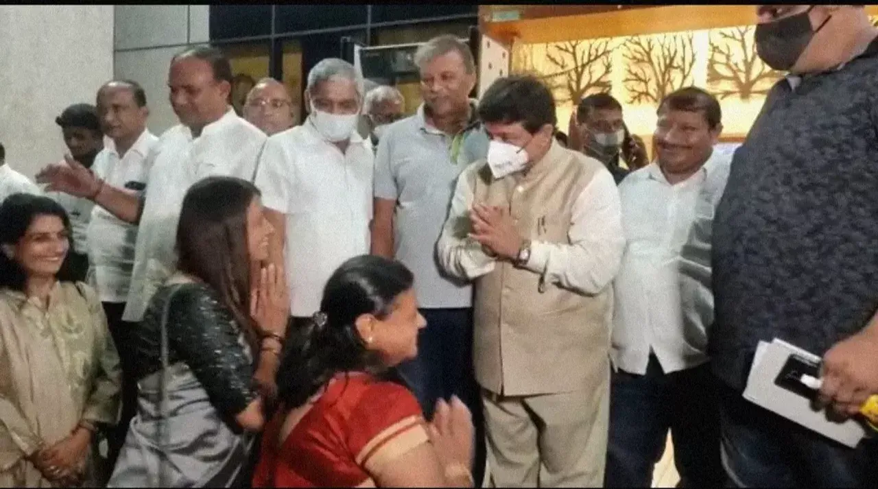 Gujarat Revenue minister Rajendra Trivedi gets warm welcome on his first visit to Vadodara