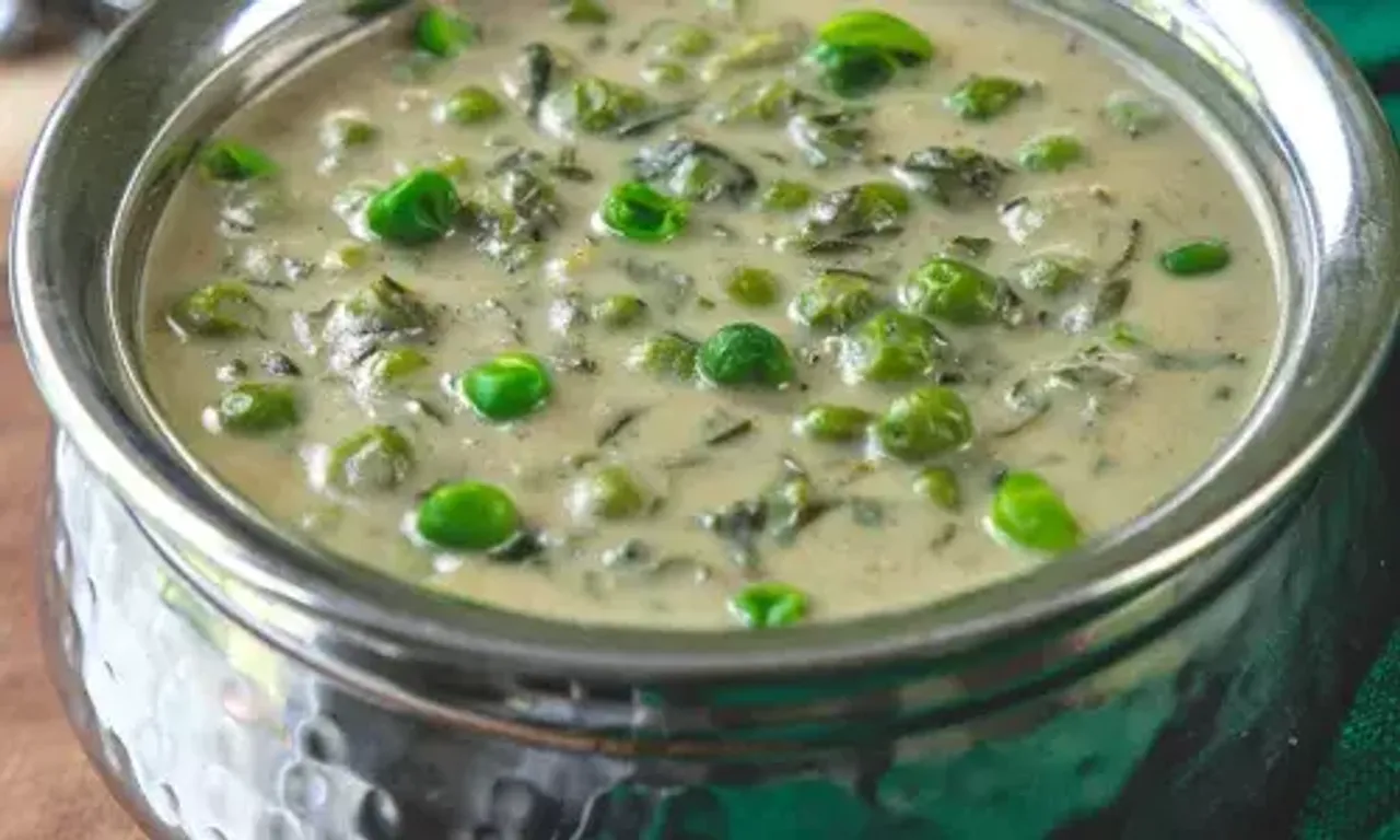 A delight sabji with no turmeric and red chilly powder: Methi Matar Malai