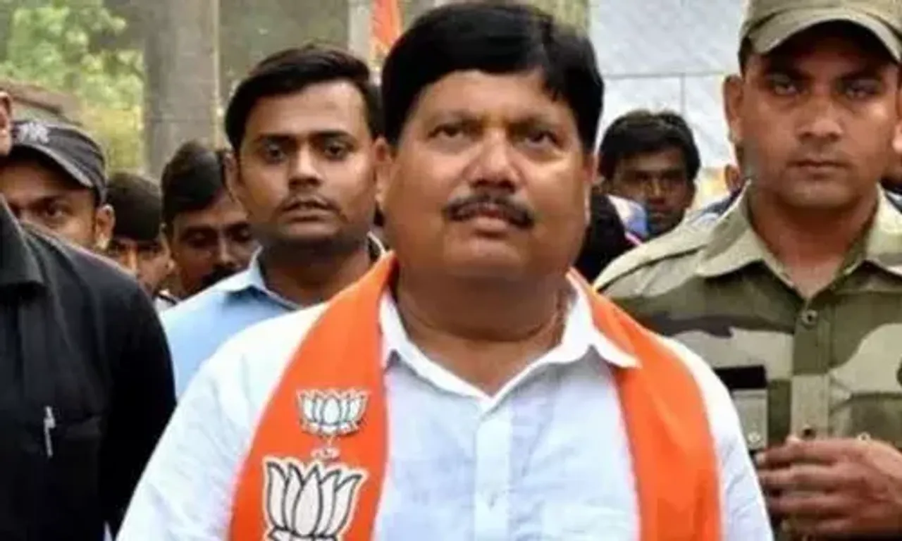 Three bombs hurled at BJP MP Arjun Singh's home in Kolkata