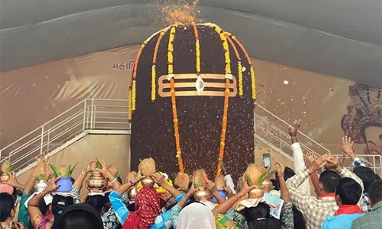 Maha Shivratri: 15.25 ft high Rudraksha Shivling set up at Nani Dhamdod village in Surat