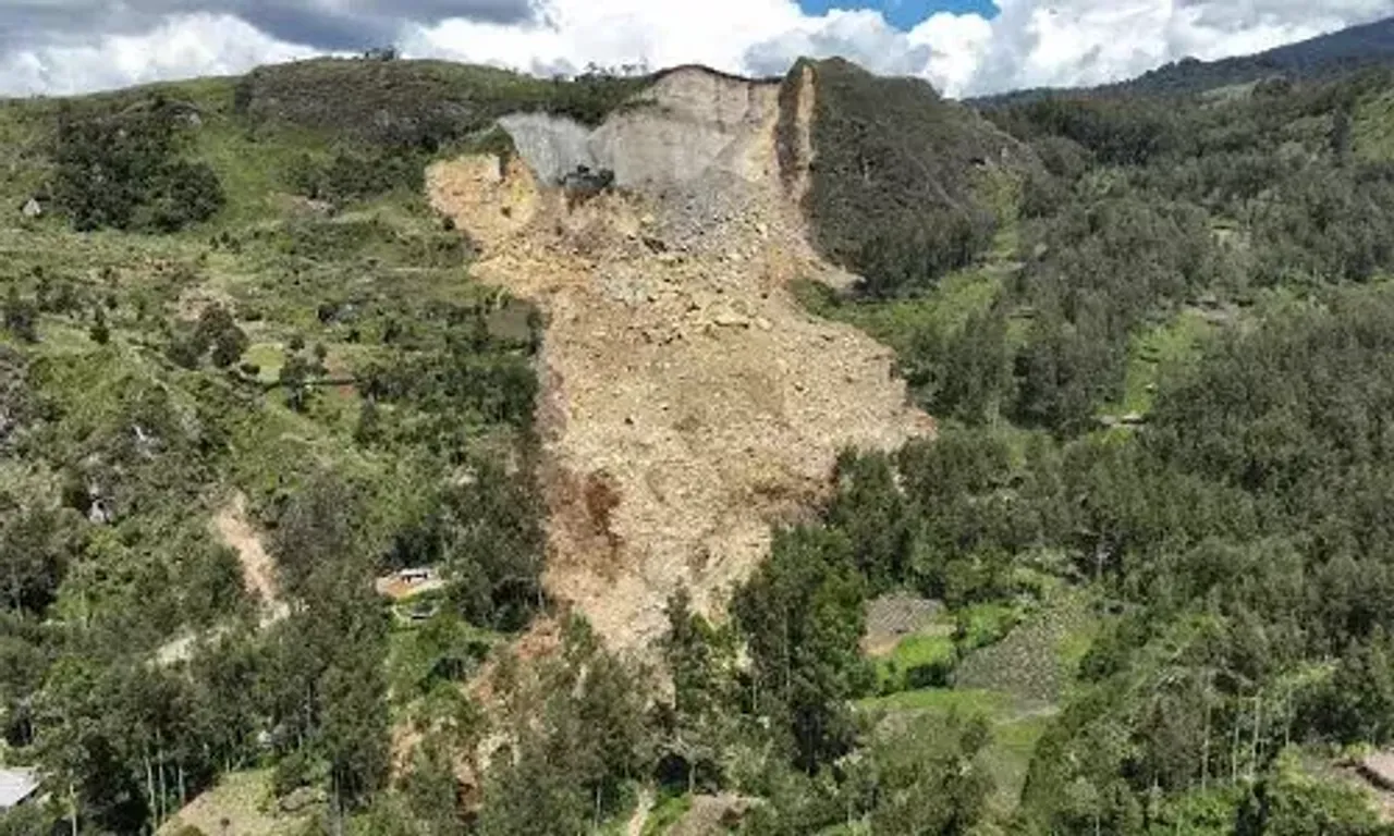Papua New Guinea orders evacuations as fear of second landslide looms