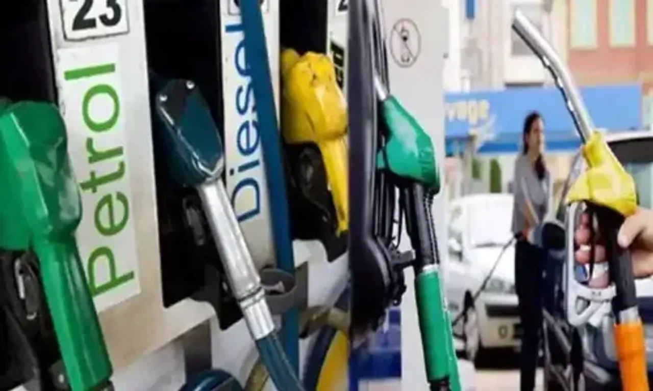 Petrol price in Delhi likely to come down as Delhi government is planning to reduce VAT on it