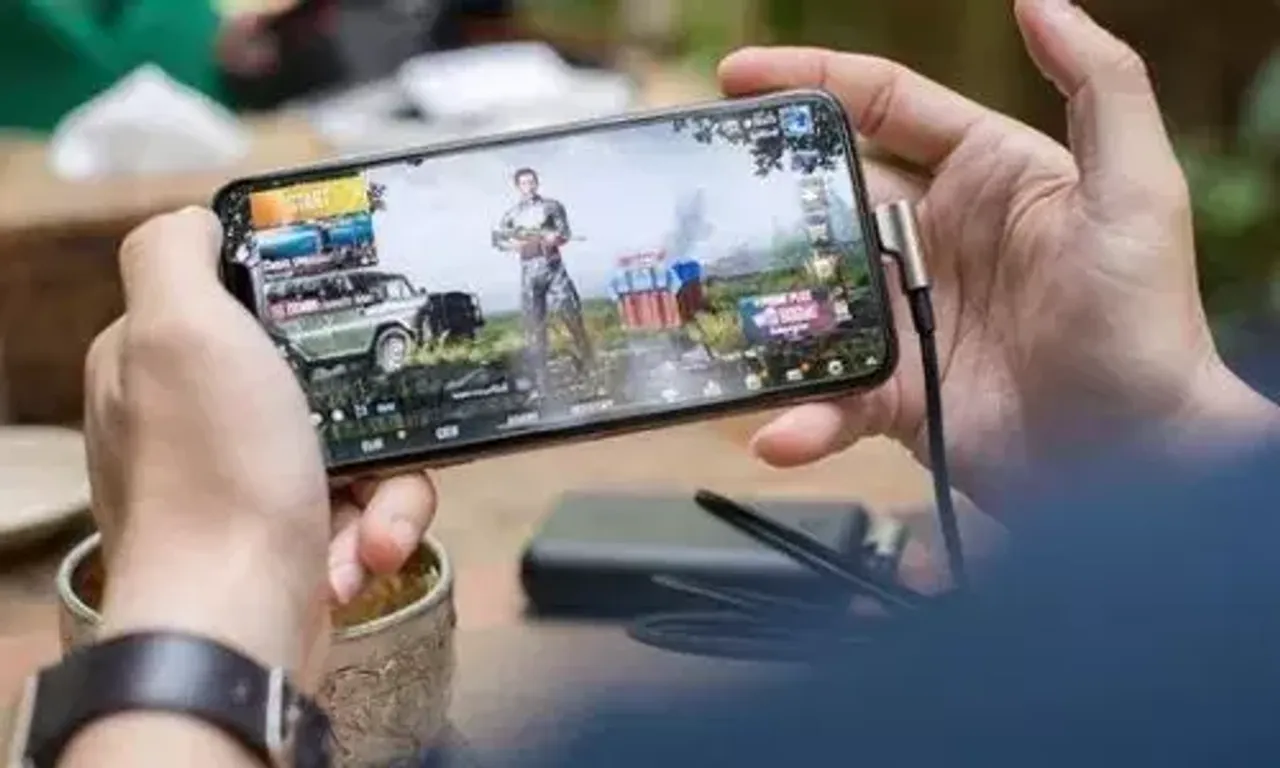 China bans children from playing online games for more than three hours a week