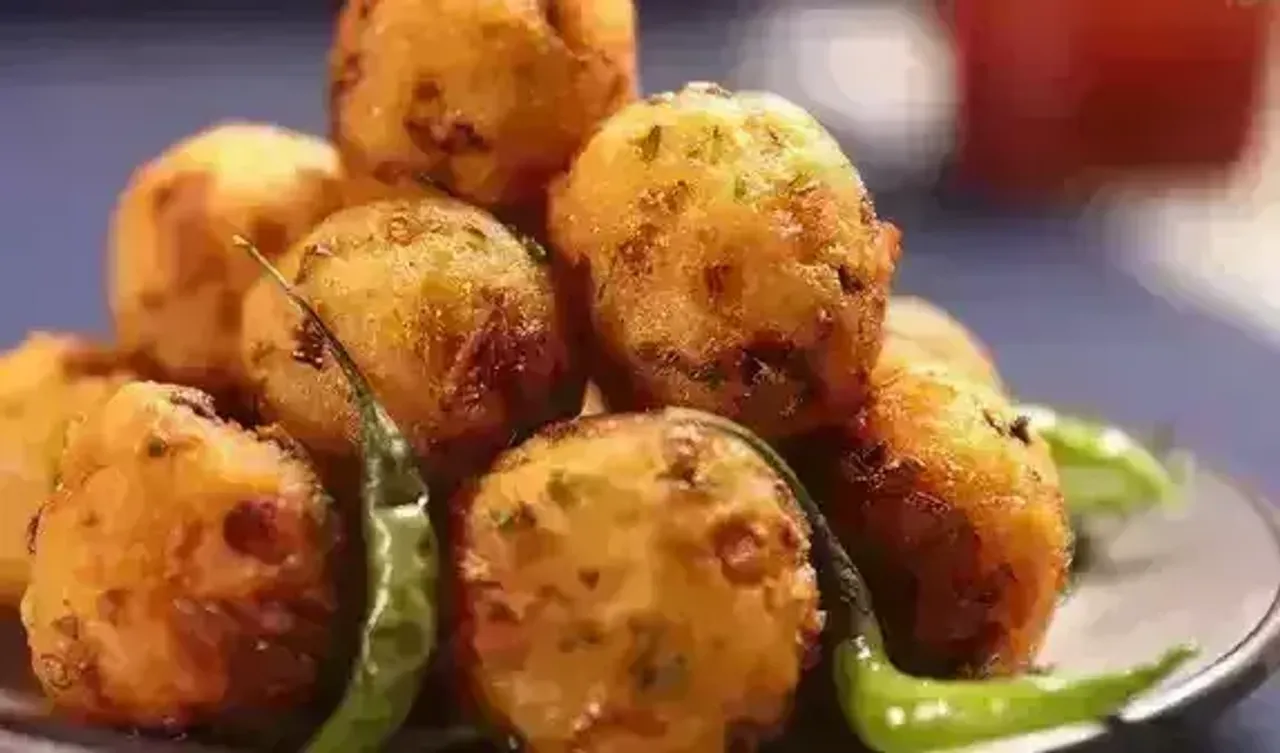 Poha Nuggets Recipe: Pair up the nuggets with tomato ketchup and mint chutney to make them wholesome