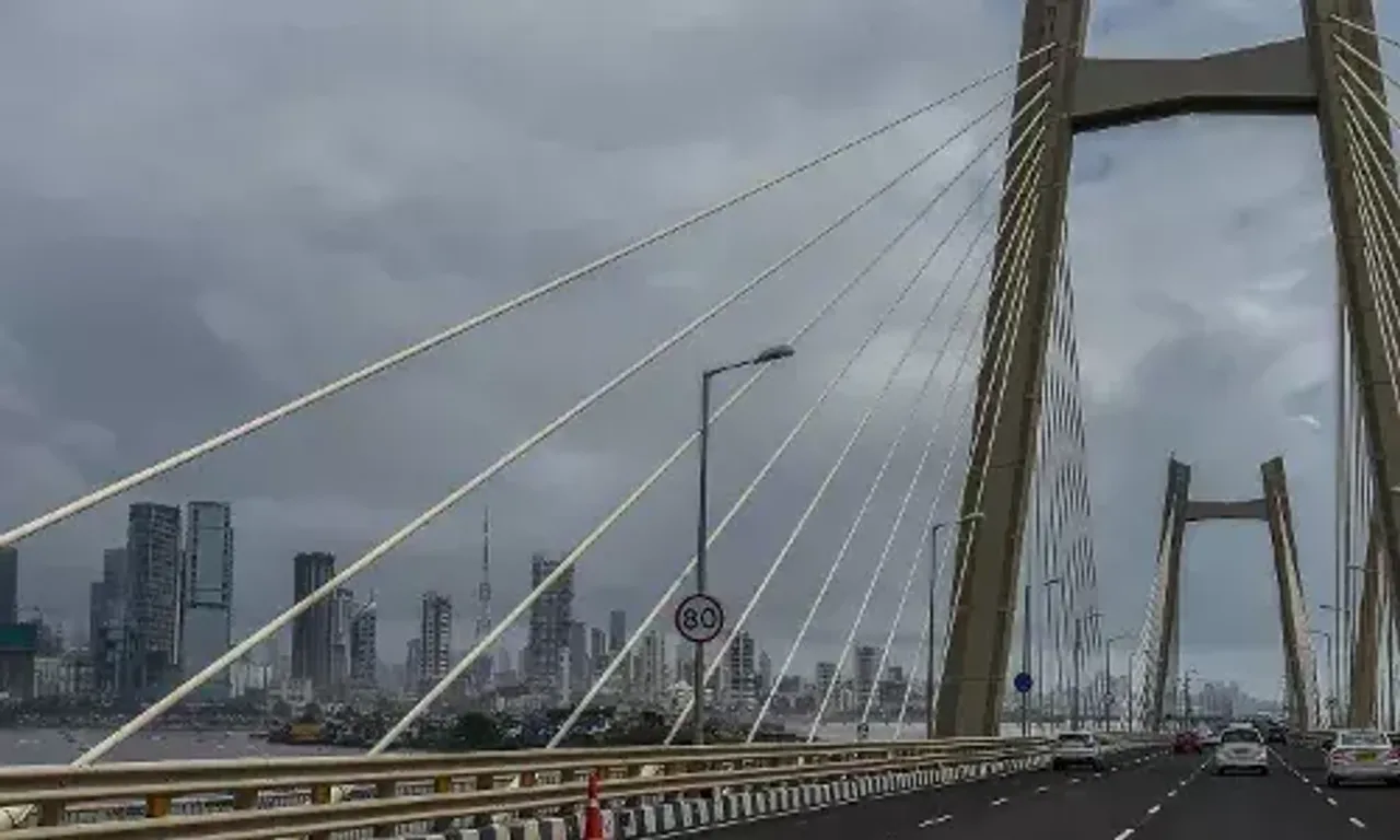 Monster thunderstorm twice Mt. Everest's height dumps over 250mm rain in Mumbai