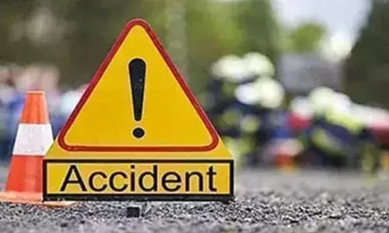 SRP trooper's bus collides with a parked truck due to reduced visibility caused by fog near Kim, 17 injured, 4 in critical condition