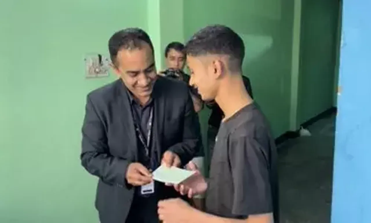 'Noida midnight runner' Pradeep Mehra gets Rs 2.5 Lakh from shopper's stop for mother's treatment