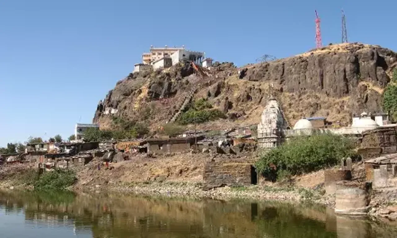 Renovated wall of Pavagadh temple collapsed