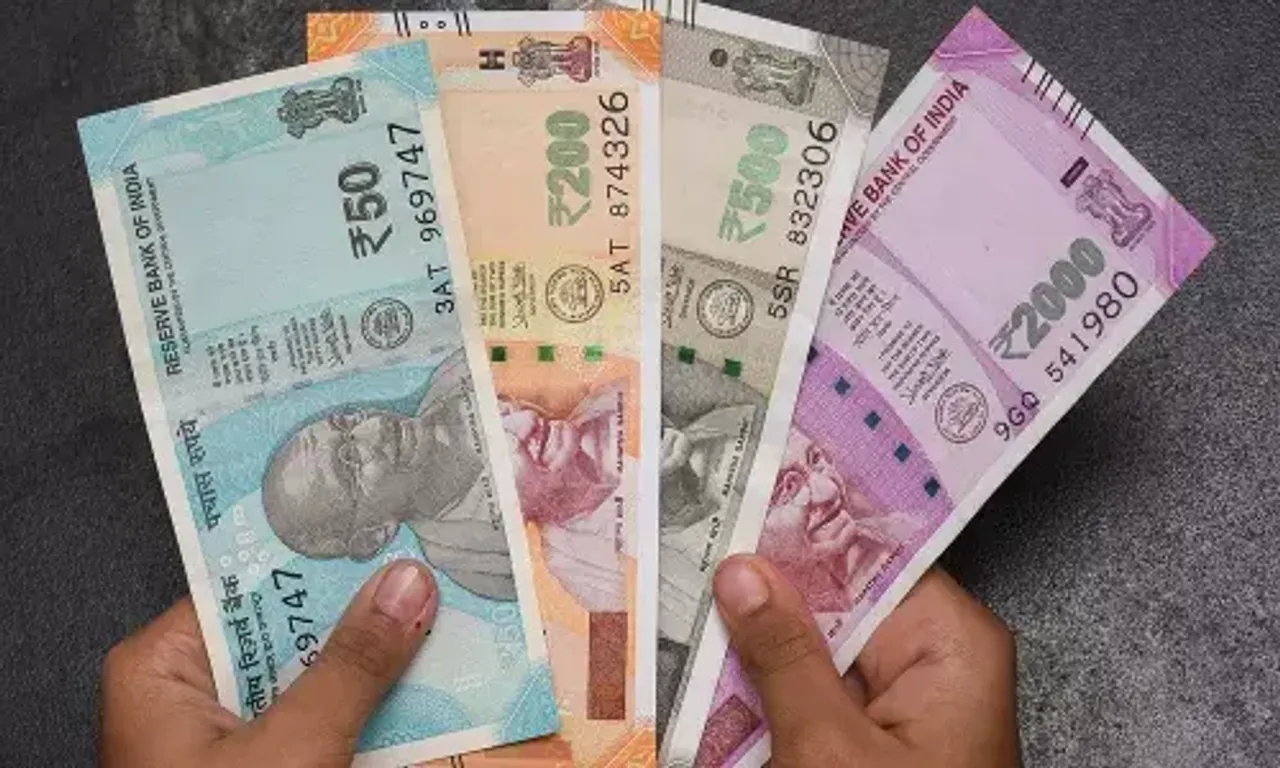 A person stole 35000 rupees from a milk centre owner and fled