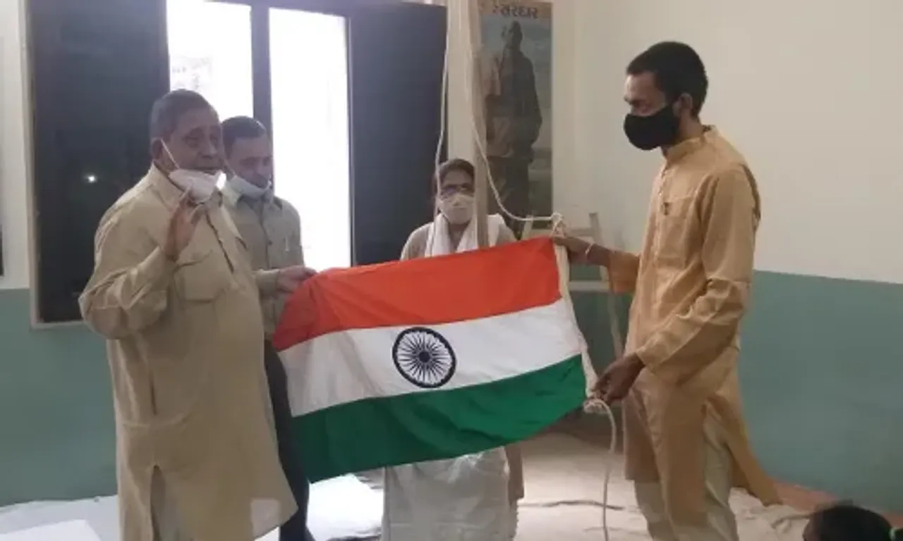 Harendrasinh Dayama's unmatched patriotism to train people about correct hoisting of national flag and national anthem singing