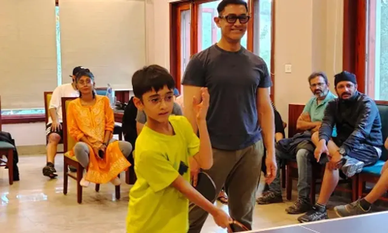 Aamir Khan enjoys a Table Tennis tournament with the unit of Laal Singh Chaddha