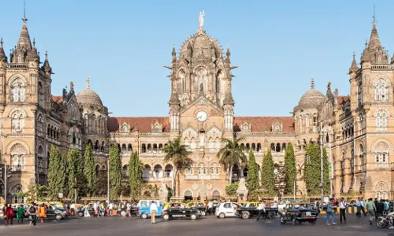 Mumbai: Bomb threat in 3 railway stations, Amitabh Bachchan's bungalow