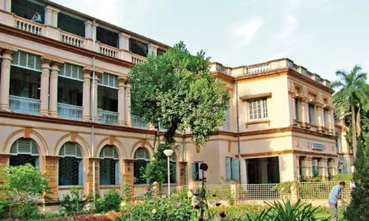 Hold offline exams, teachers tell West Bengal education minister