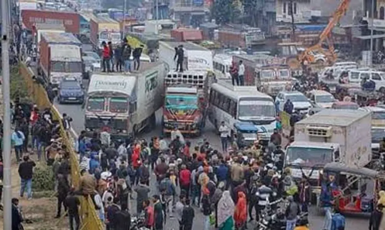 Road ministry proposes tech system for truckers to inform about accidents