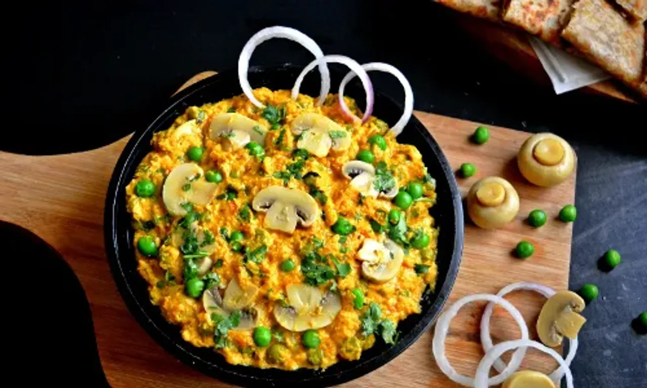 Matar Mushroom Masala Recipe: If you love mushrooms then you must try this recipe