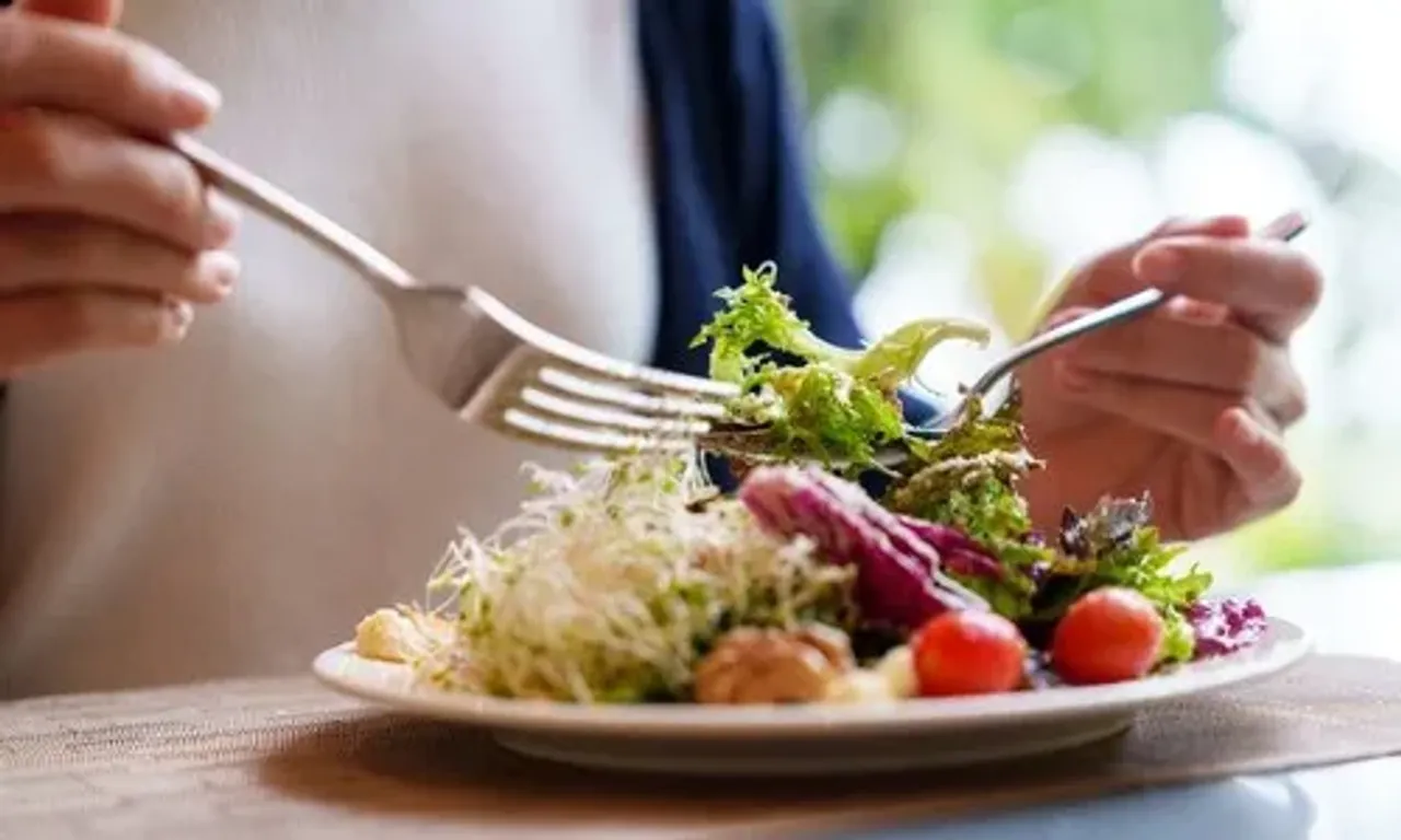 US restaurant worker's severed finger served in salad, woman who 'chewed it' moves court