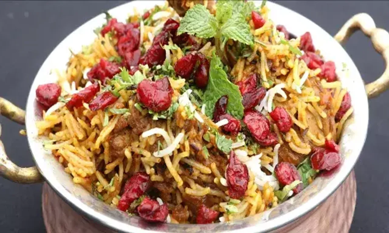 Berry Pulao Recipe: Dried cranberries are loaded with fibre and antioxidants, which makes this pulao more nutritious and a healthy choice for you