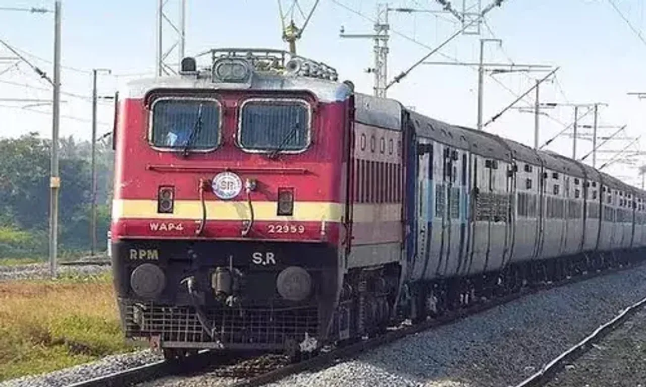 Delhi-Bound Goa Express leaves 45 passengers in Nashik after arriving 90 minutes early at station