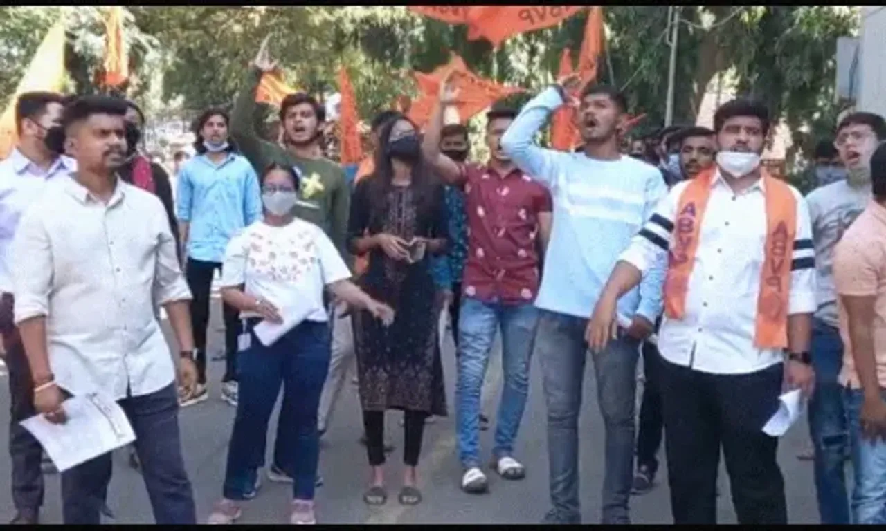 Vadodara ABVP aggressively protest against the Senate elections and create ruckus at the head office on Friday