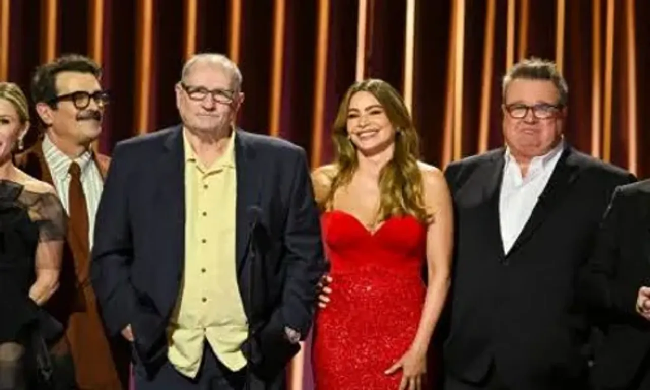 The cast of Modern Family reunited at SAG Awards, internet buzzes with nostalgia