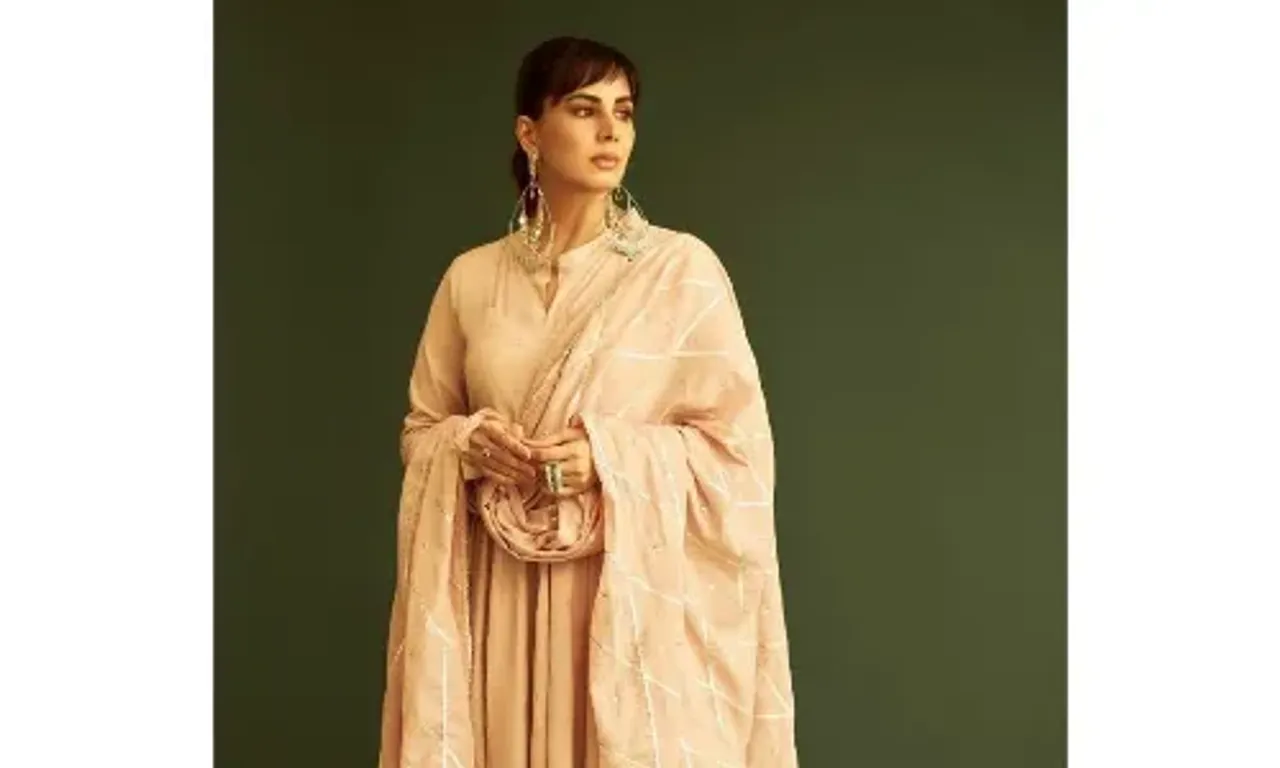 Kirti Kulhari looks lovely in rose gold Anarkali set