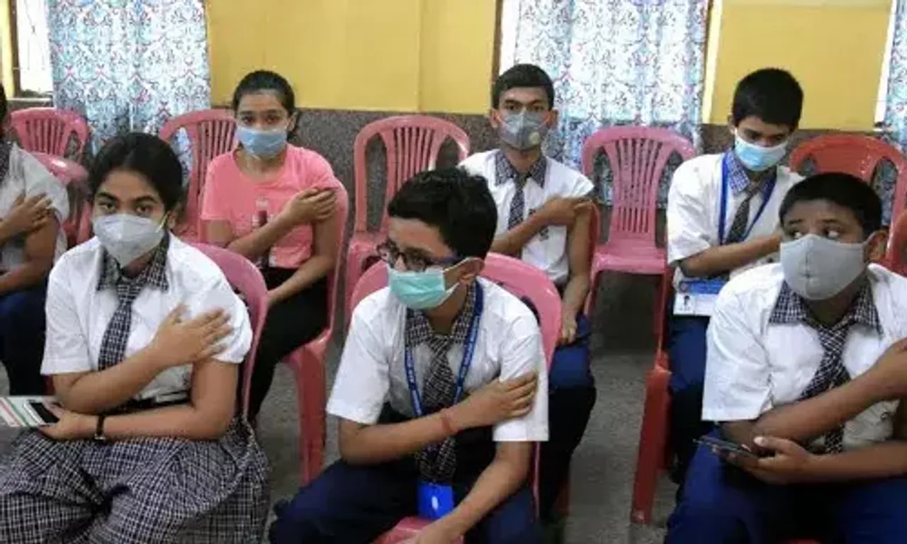 30 Students vaccinated with same syringe, probe ordered