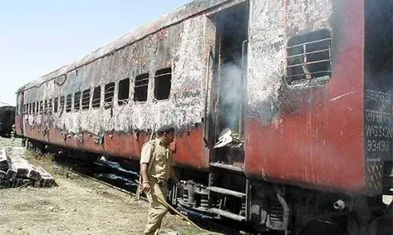 SC rejects bail plea of 2 in Godhra train burning case