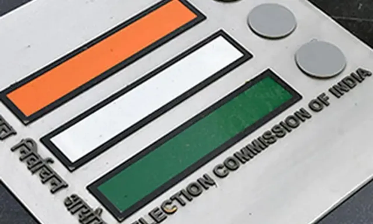EC raps Gujarat chief secretary, DGP for sitting on orders