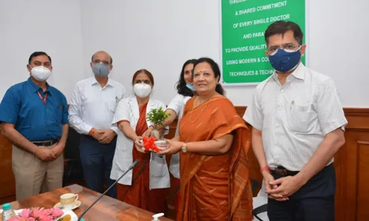 MoSR Visits Northern Railway Central Hospital and reviews Preparedness for Covid Treatment