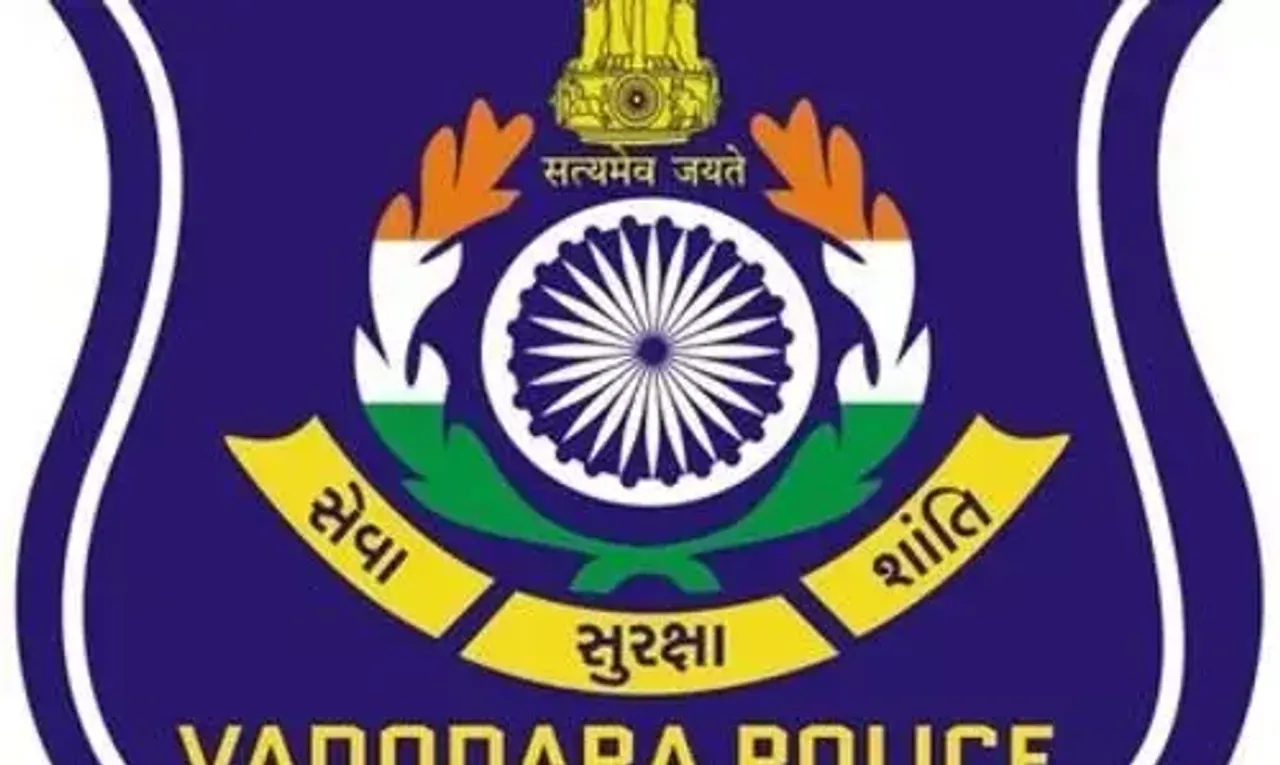 Vadodara police arrested General manager of CH Jewellers raising bogus customers, credit slips and got Rs 4 crore gold coins from the showroom