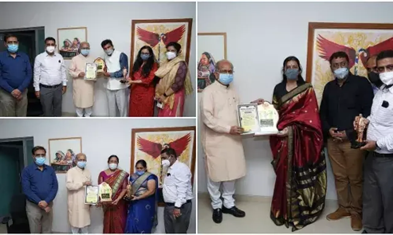 Incentive prizes awarded by the Minister of Education to the principals of the three best schools of state