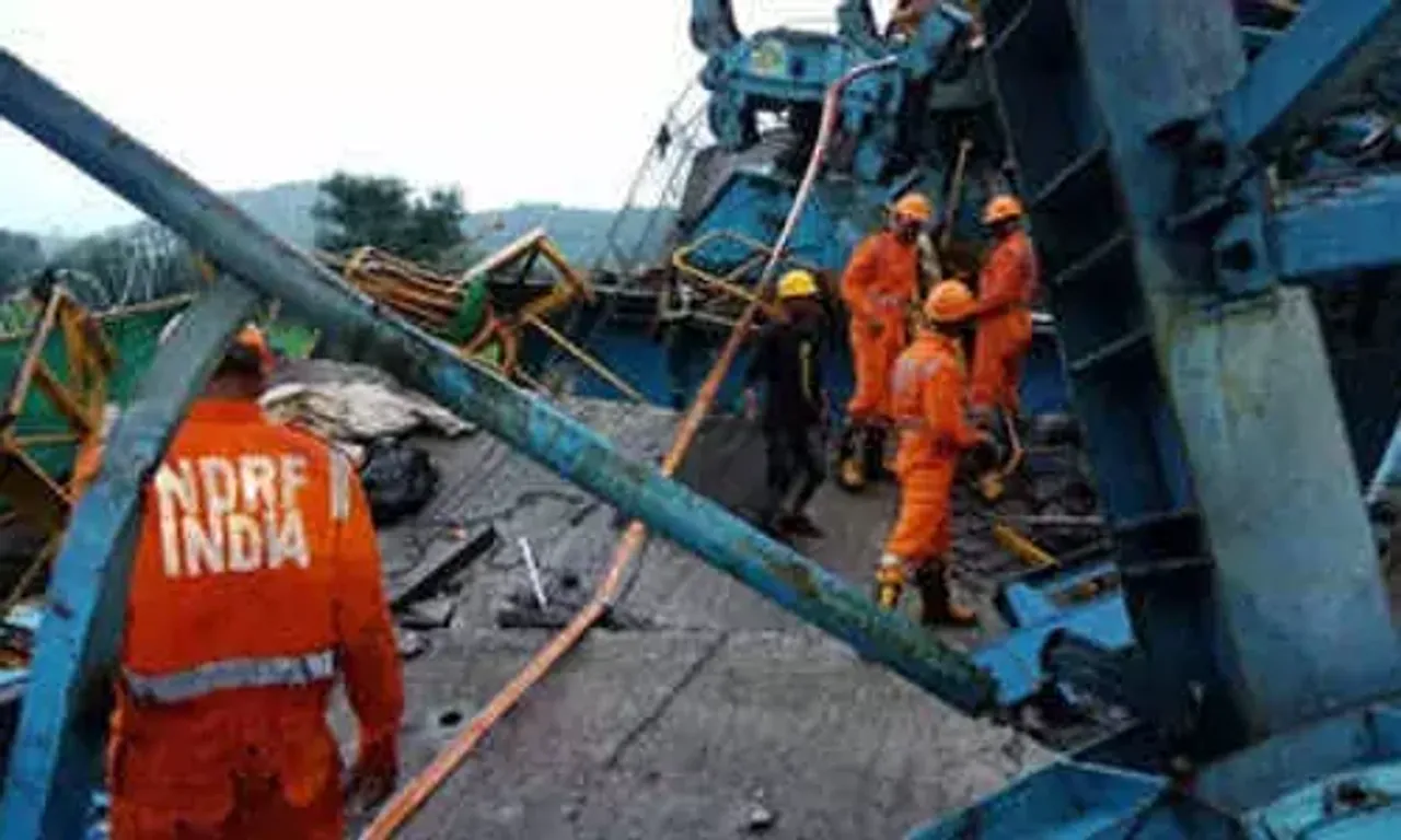 17 workers killed as Samruddhi Expressway crane collapses in Maharashtra's Thane
