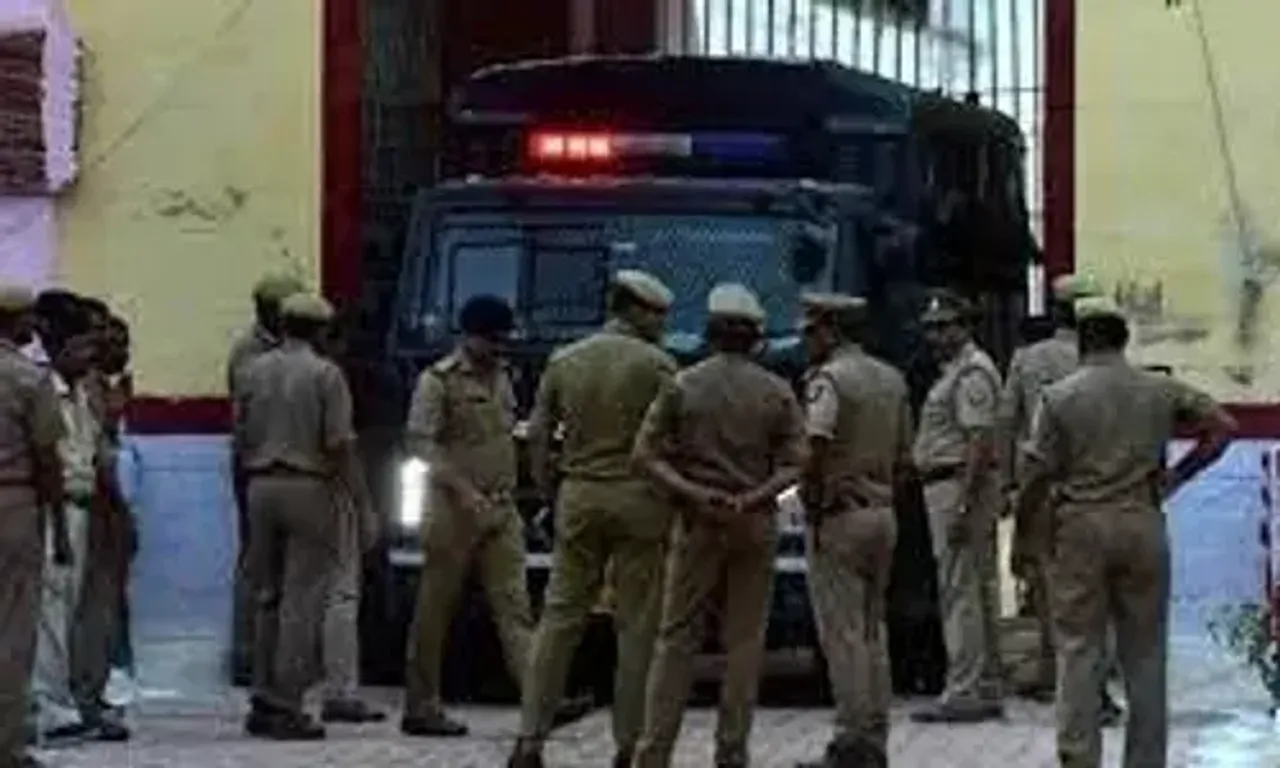 Gujarat woman forces Dalit employee to hold footwear in mouth for demanding salary