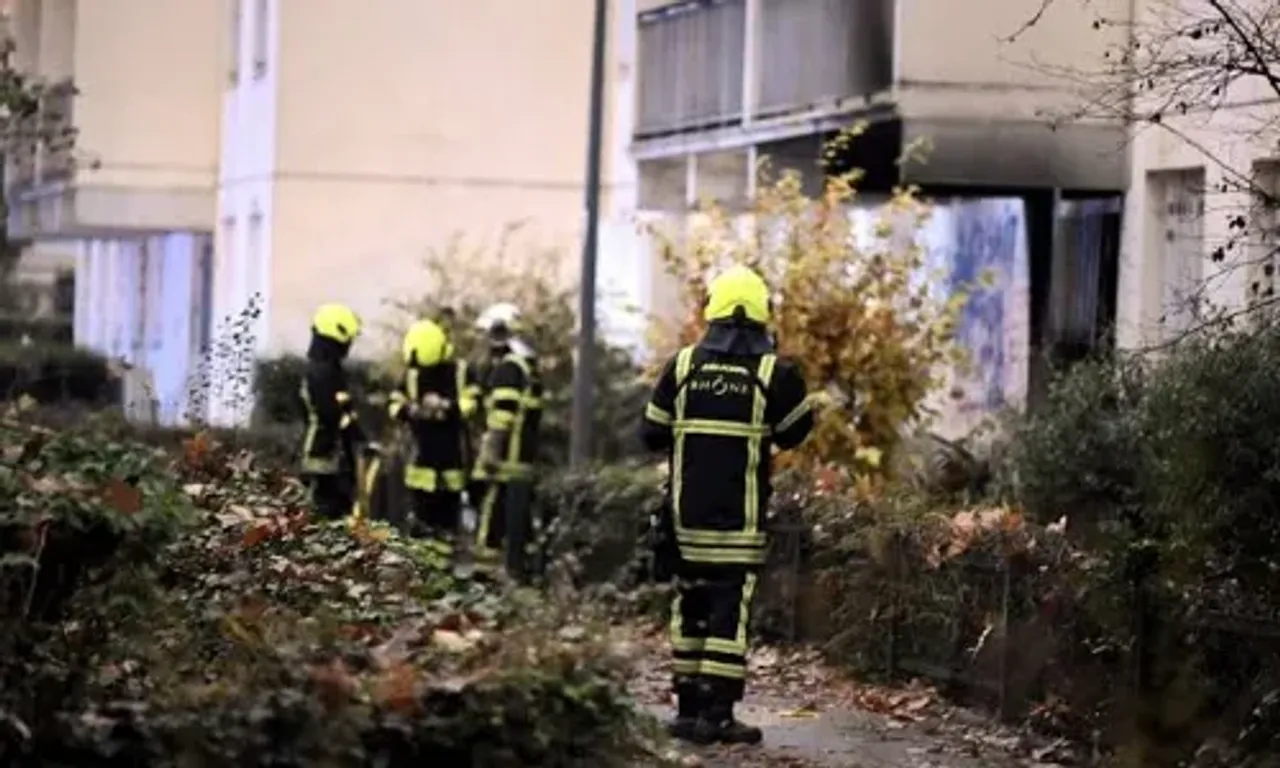 10 including five children killed in France apartment fire